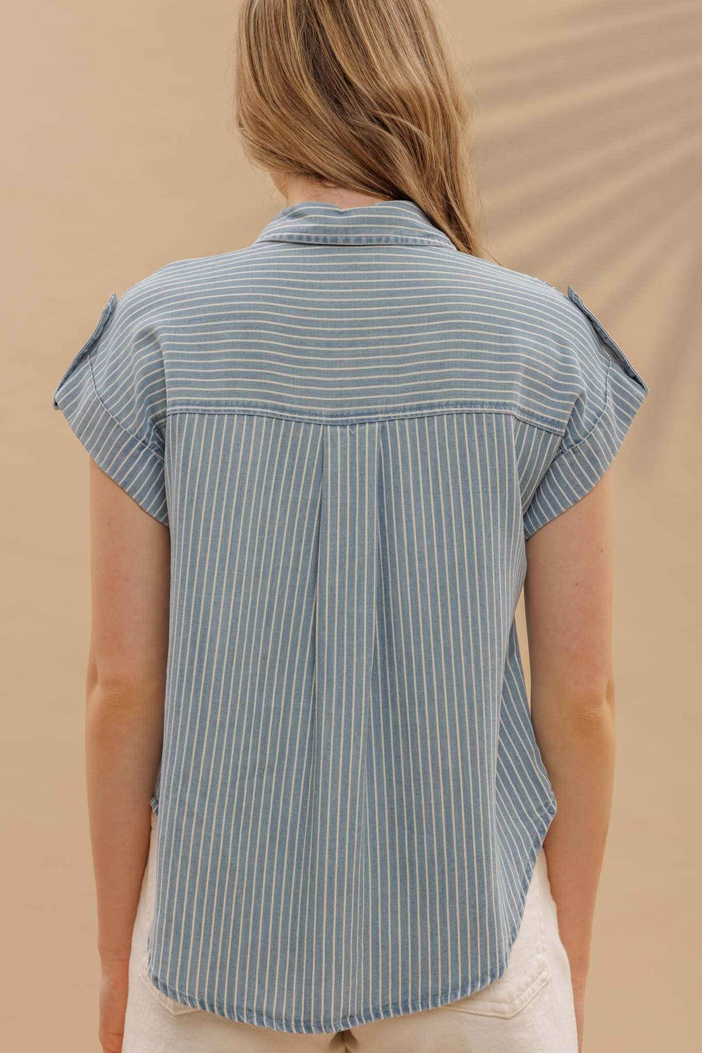 STRIPE BUTTON DOWN TAB SLEEVE CHAMBRAY SHIRT: CHAMBRAY