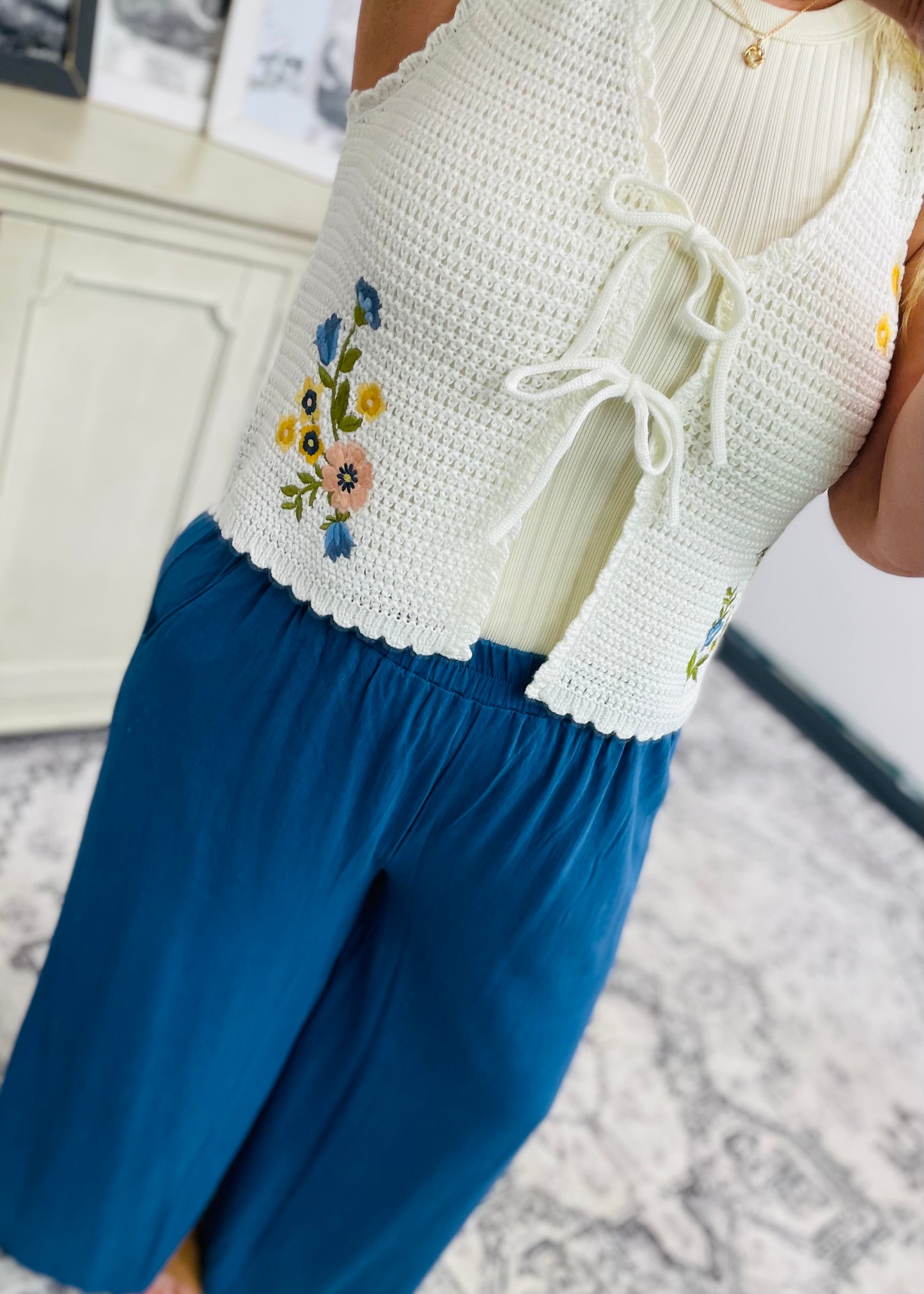 FLORAL EMBROIDERY FRONT TIE CROCHET VEST TOP : IVORY