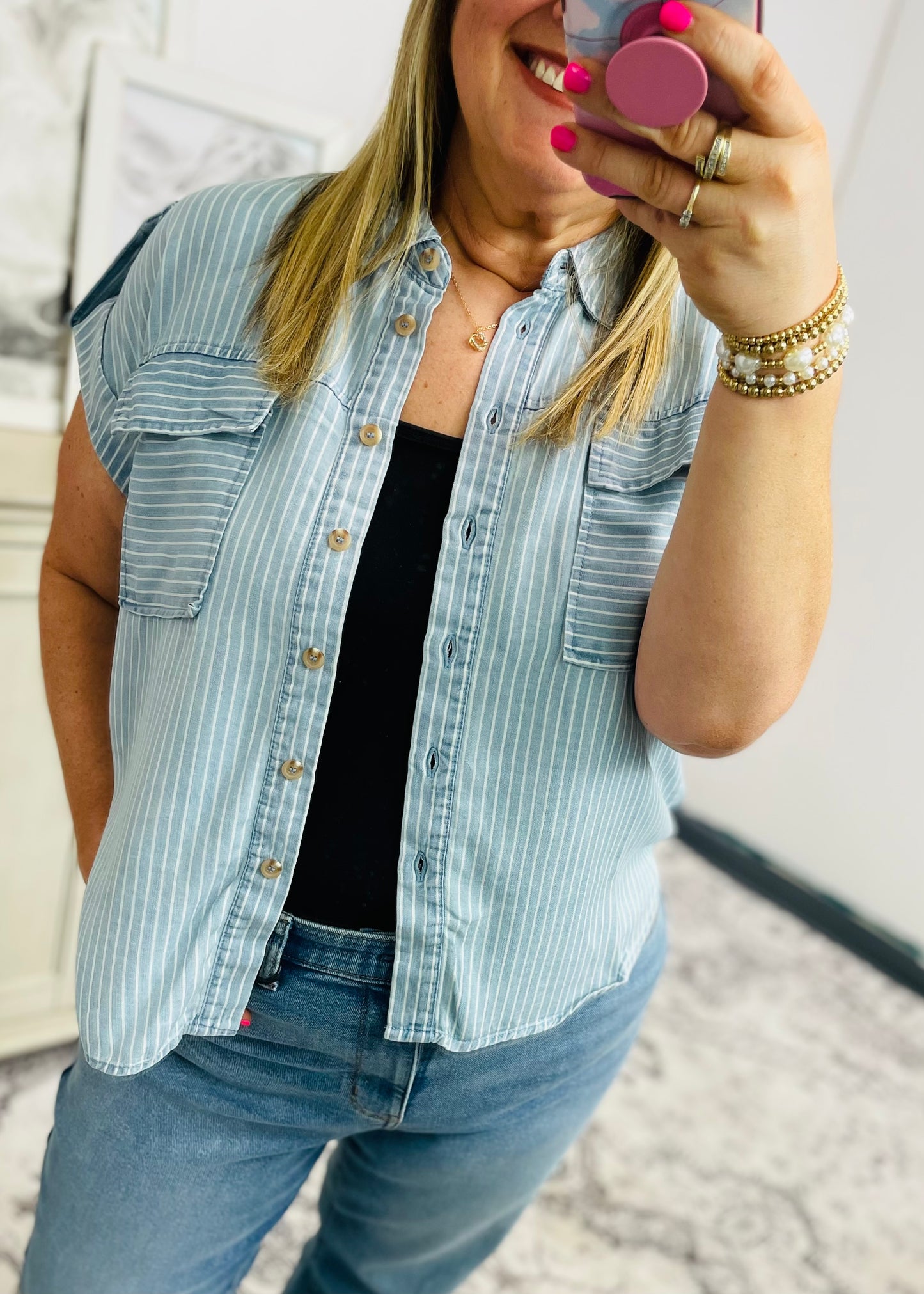 STRIPE BUTTON DOWN TAB SLEEVE CHAMBRAY SHIRT: CHAMBRAY