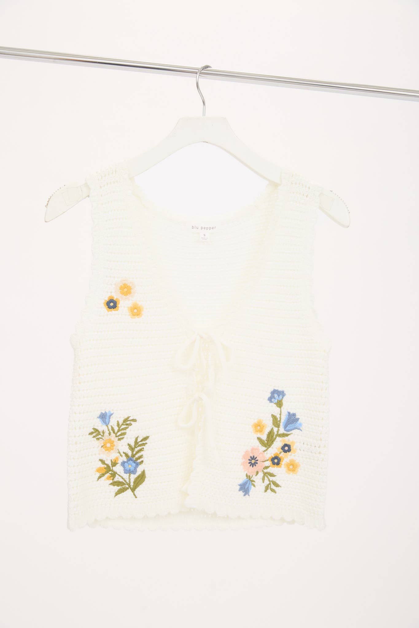 FLORAL EMBROIDERY FRONT TIE CROCHET VEST TOP : IVORY