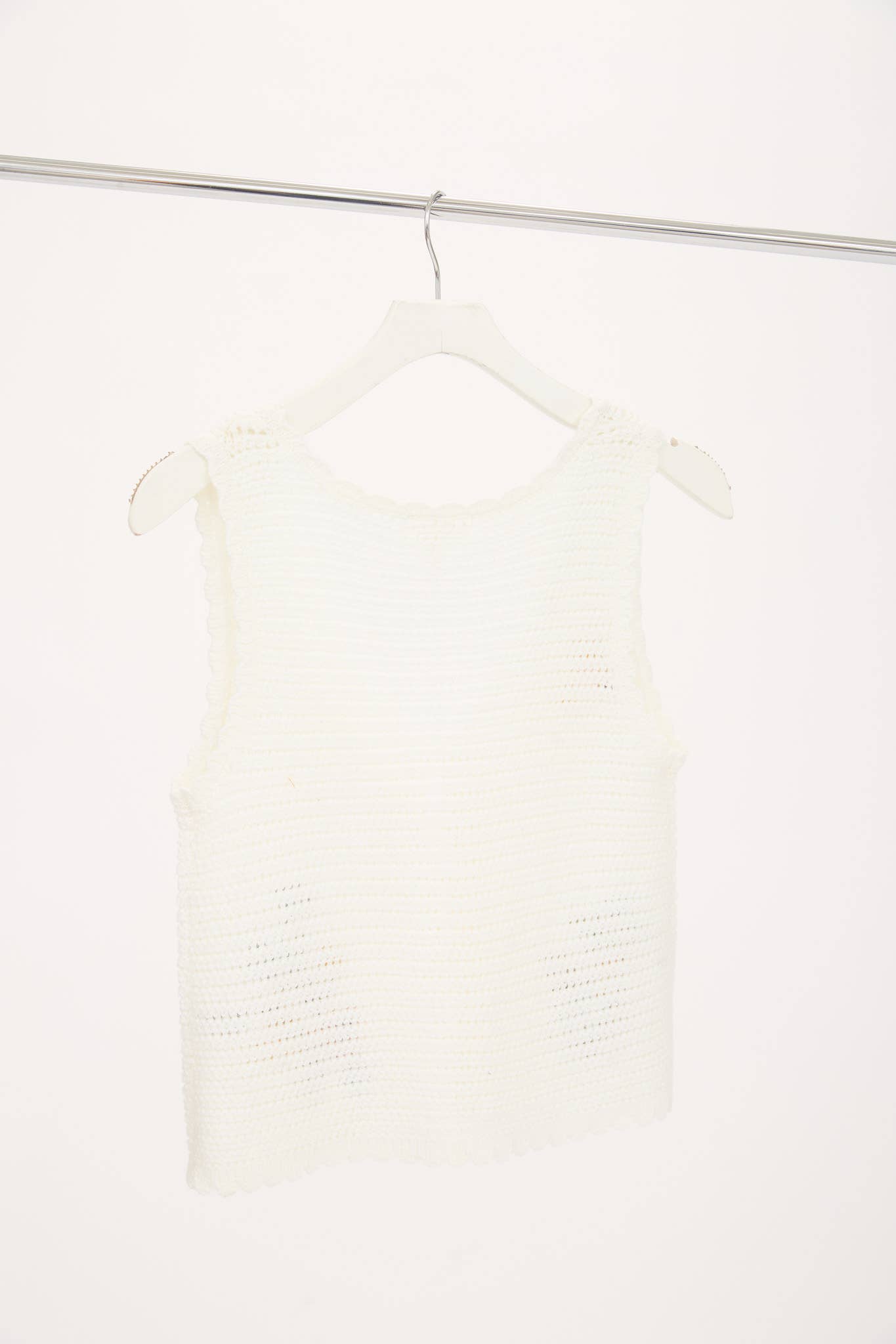 FLORAL EMBROIDERY FRONT TIE CROCHET VEST TOP : IVORY