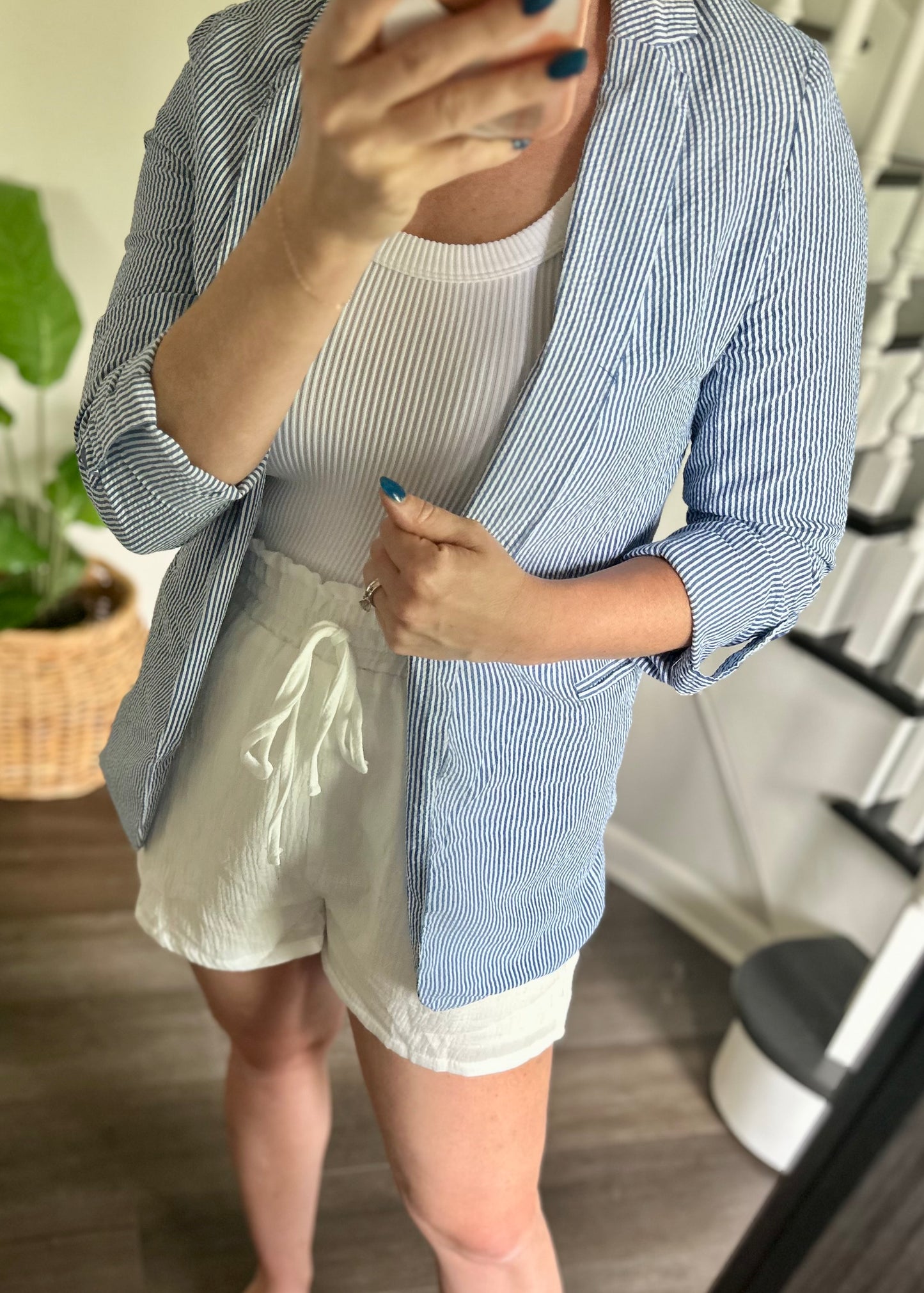 Relaxed Shorts: WHITE