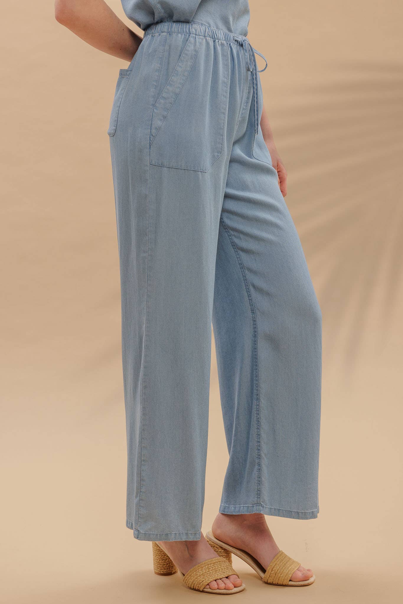 DRAWSTRING WAIST WIDE LEG CHAMBRAY PANTS: CHAMBRAY