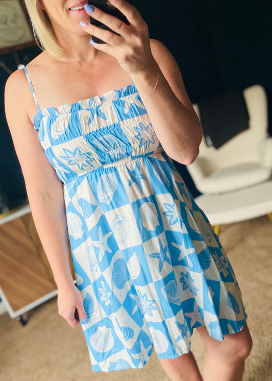 SEA TILE PATTERN SPAGHETTI STRAP MINI DRESS: LIGHT BLUE