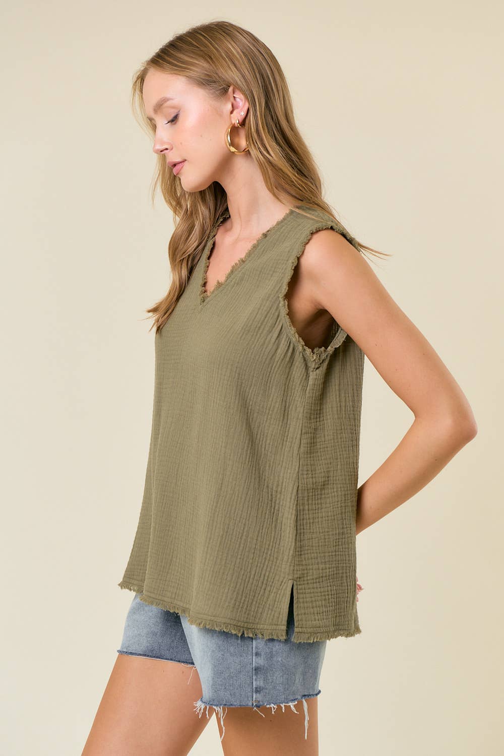 OLIVE - FRAYED V-NECK TOP