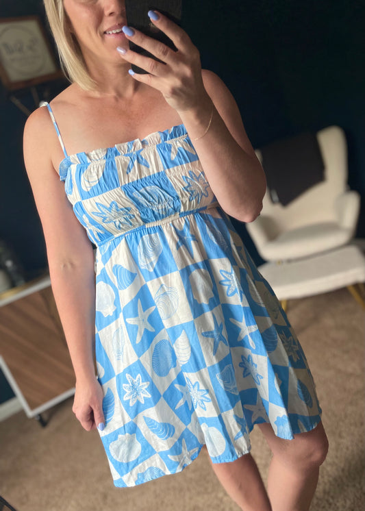 SEA TILE PATTERN SPAGHETTI STRAP MINI DRESS: LIGHT BLUE