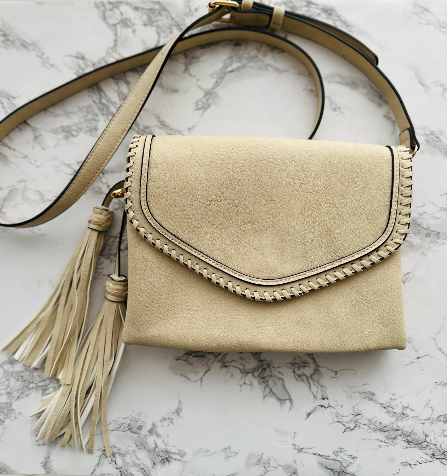 M1802A Sloane Flapover Crossbody w/ Whipstitch and Tassel: Greige
