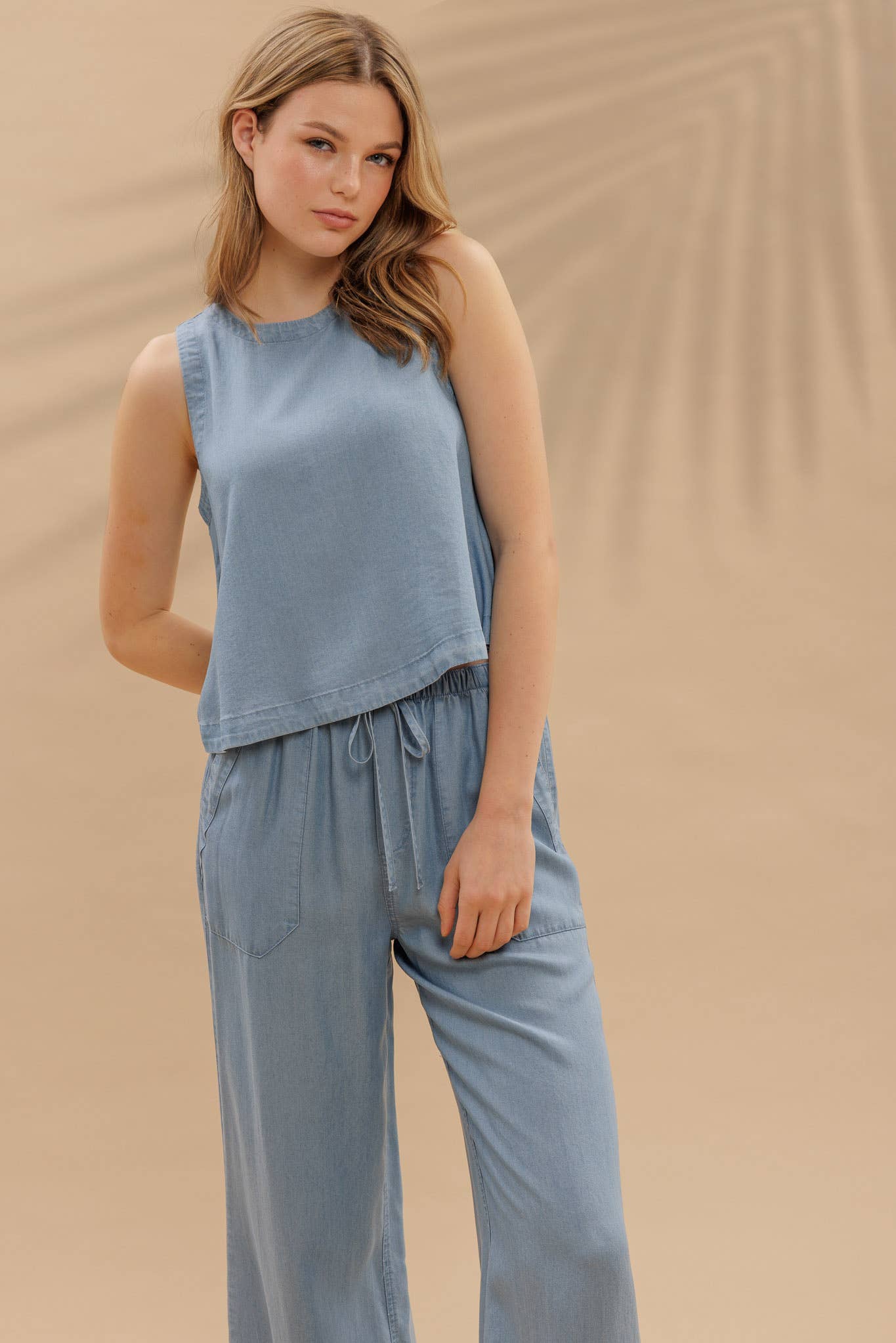 DRAWSTRING WAIST WIDE LEG CHAMBRAY PANTS: CHAMBRAY