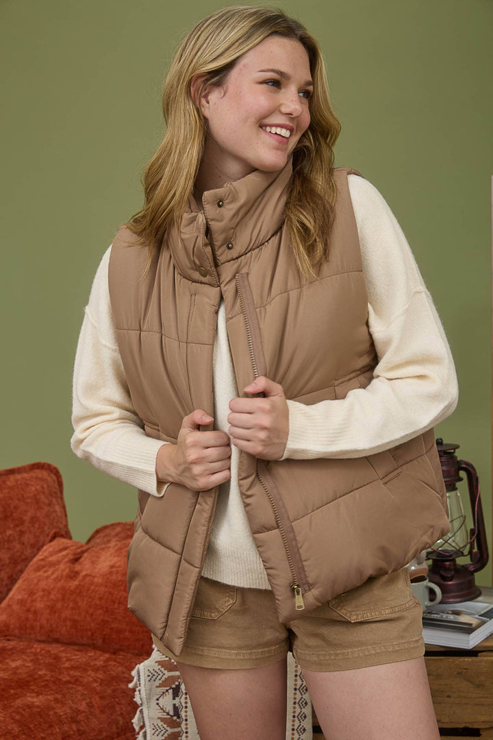 SOLID ZIP UP PUFFER VEST: COCOA