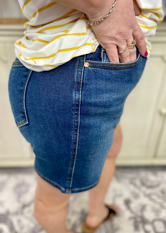 Judy Blue (JB15298) 2 Button Mid Length Shorts