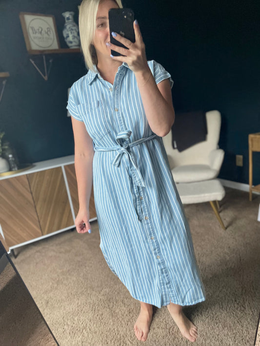 STRIPE CHAMBRAY COLLARED TIE BELT STRAP MIDI DRESS