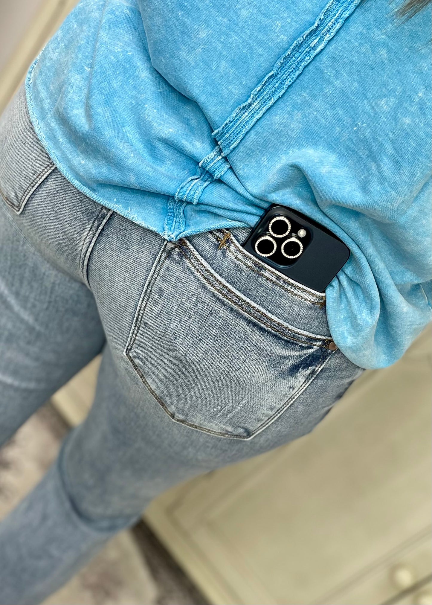 Judy Blue 82626 - Mid Rise Slim Fit Phone Pocket