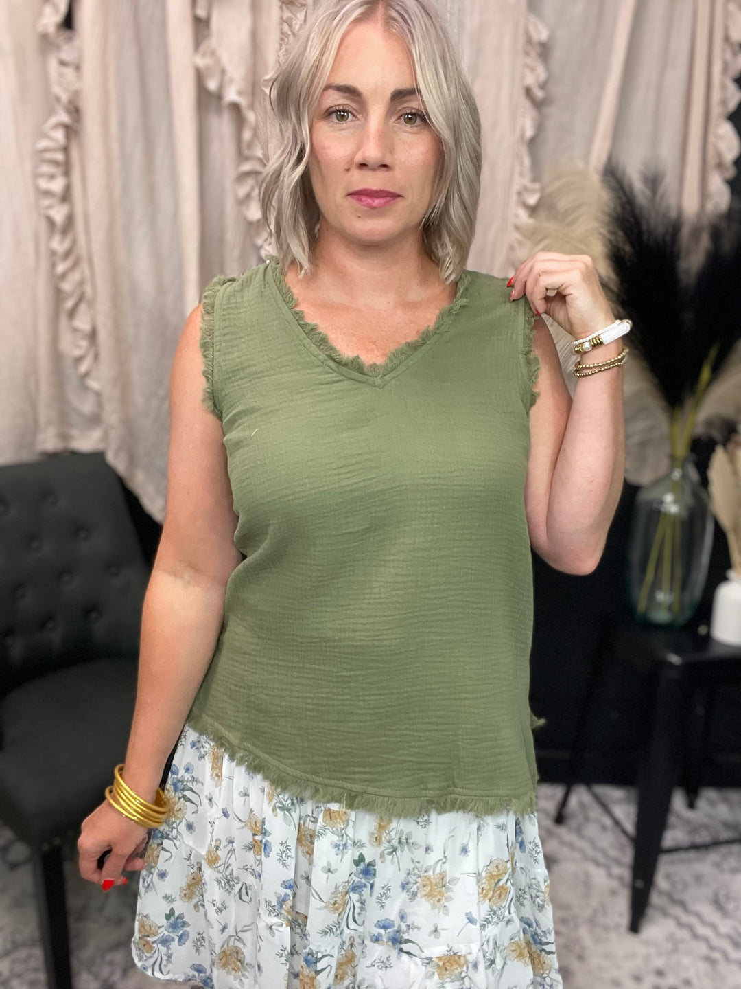 OLIVE - FRAYED V-NECK TOP