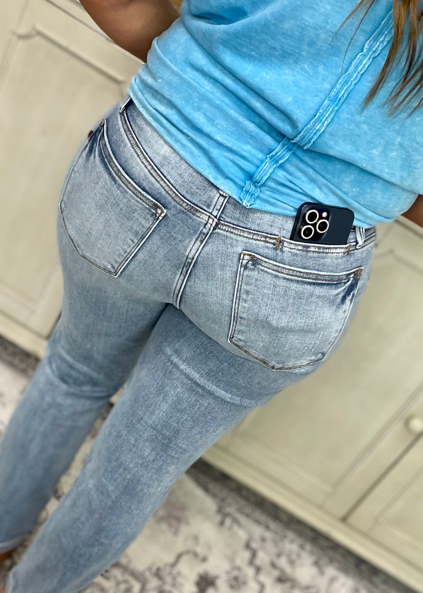 Judy Blue 82626 - Mid Rise Slim Fit Phone Pocket