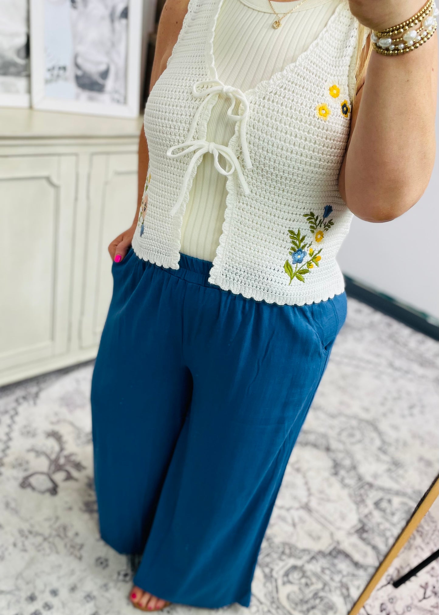FLORAL EMBROIDERY FRONT TIE CROCHET VEST TOP : IVORY