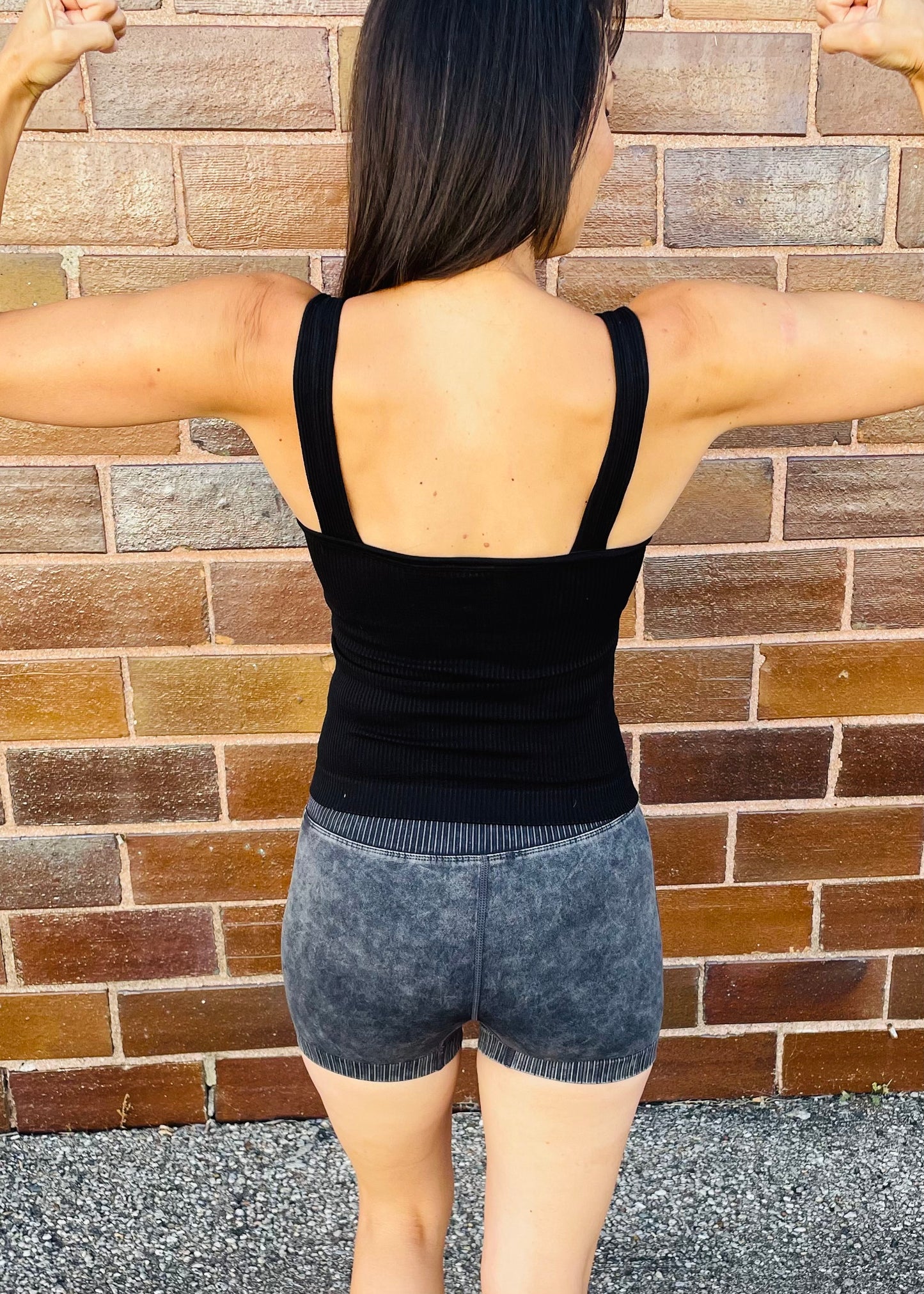 BLACK - RIBBED SEAMLESS BRA PADDED V-NECK TANK TOP