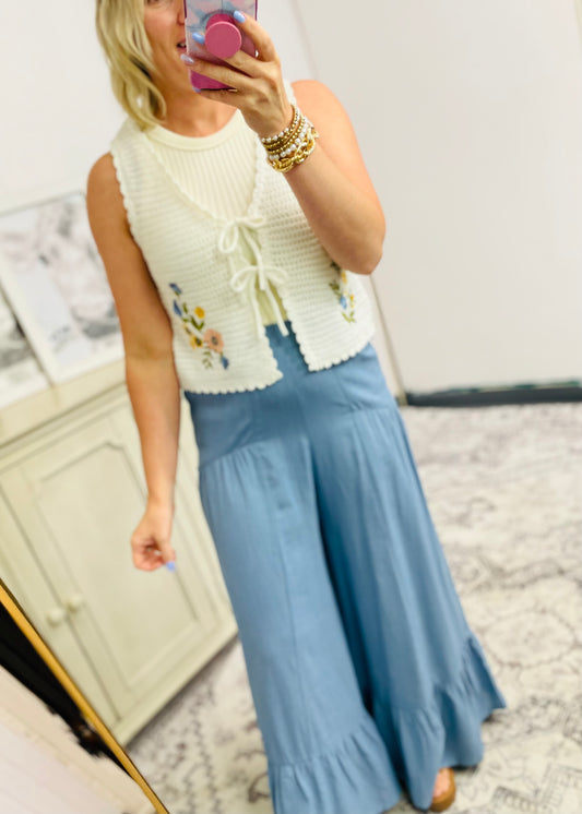 FLORAL EMBROIDERY FRONT TIE CROCHET VEST TOP : IVORY