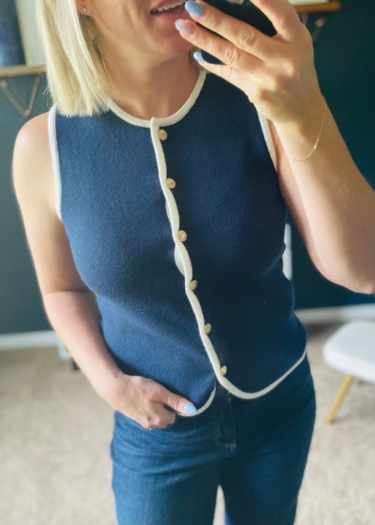CONTRAST TRIM DETAIL GOLD BUTTON SWEATER VEST: NAVY