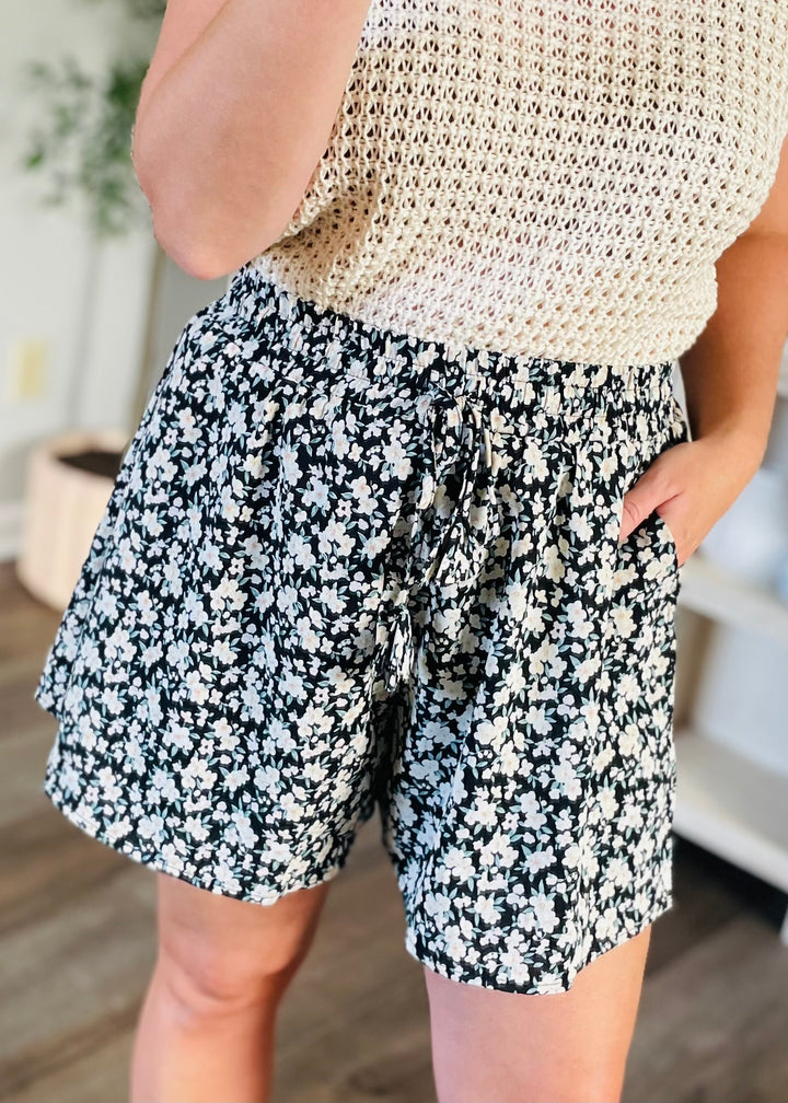 FLORAL PRINT DRAWSTRING WAIST WIDE LEG SHORT