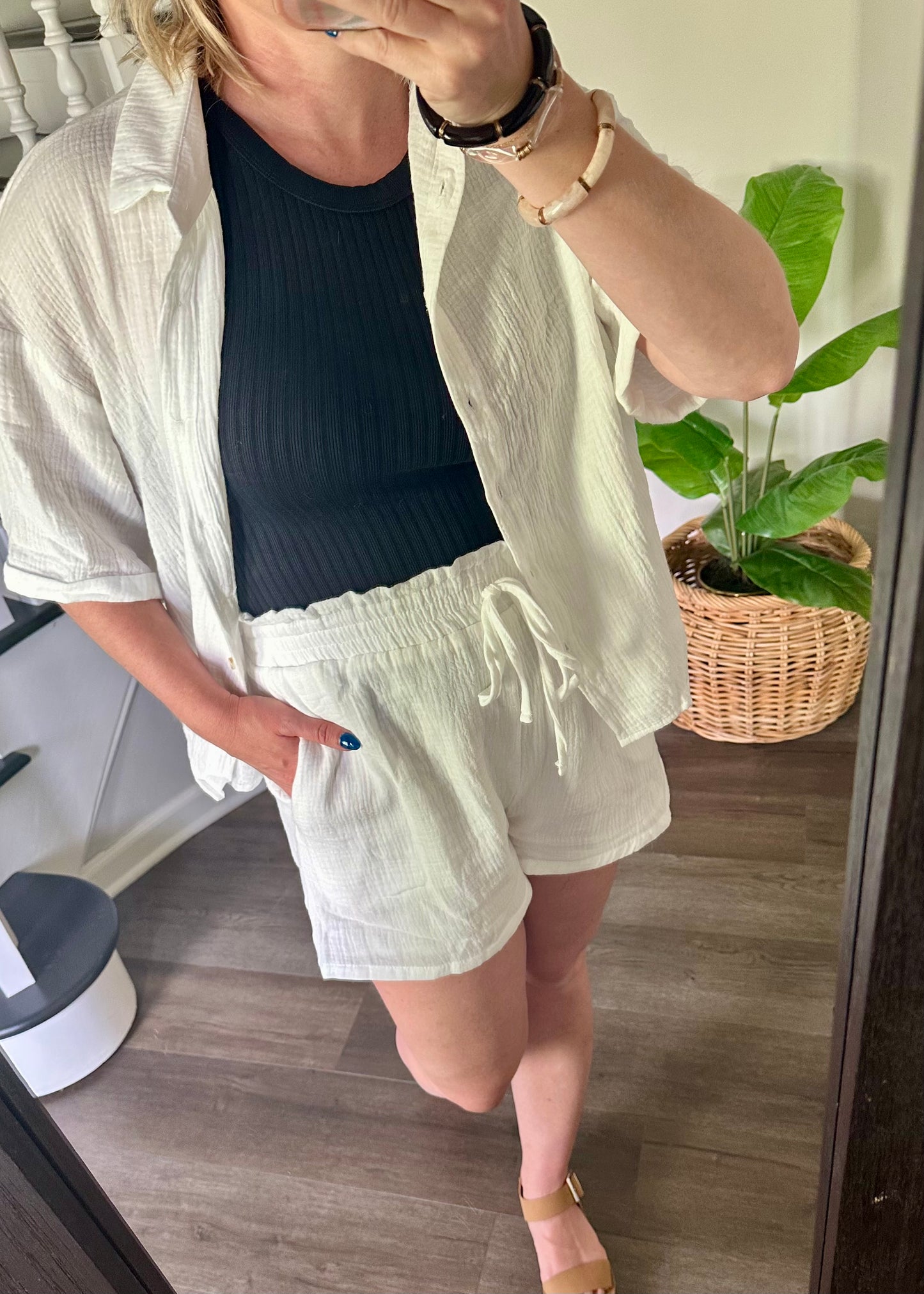 Relaxed Shorts: WHITE
