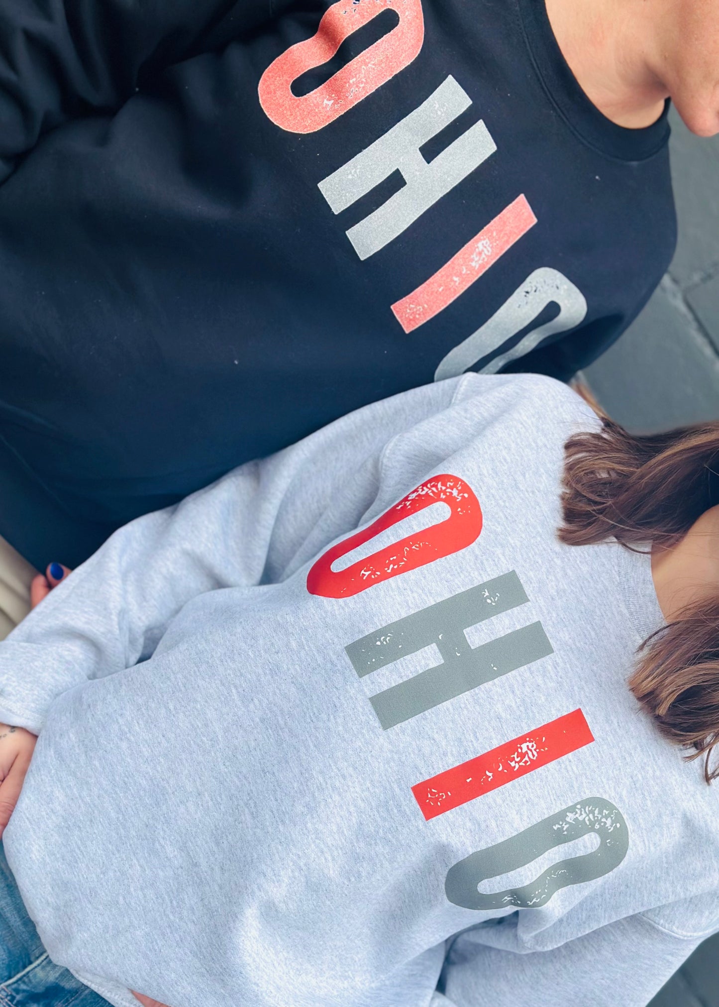 DISTRESSED GLITTER OHIO GRAPHIC PULLOVER