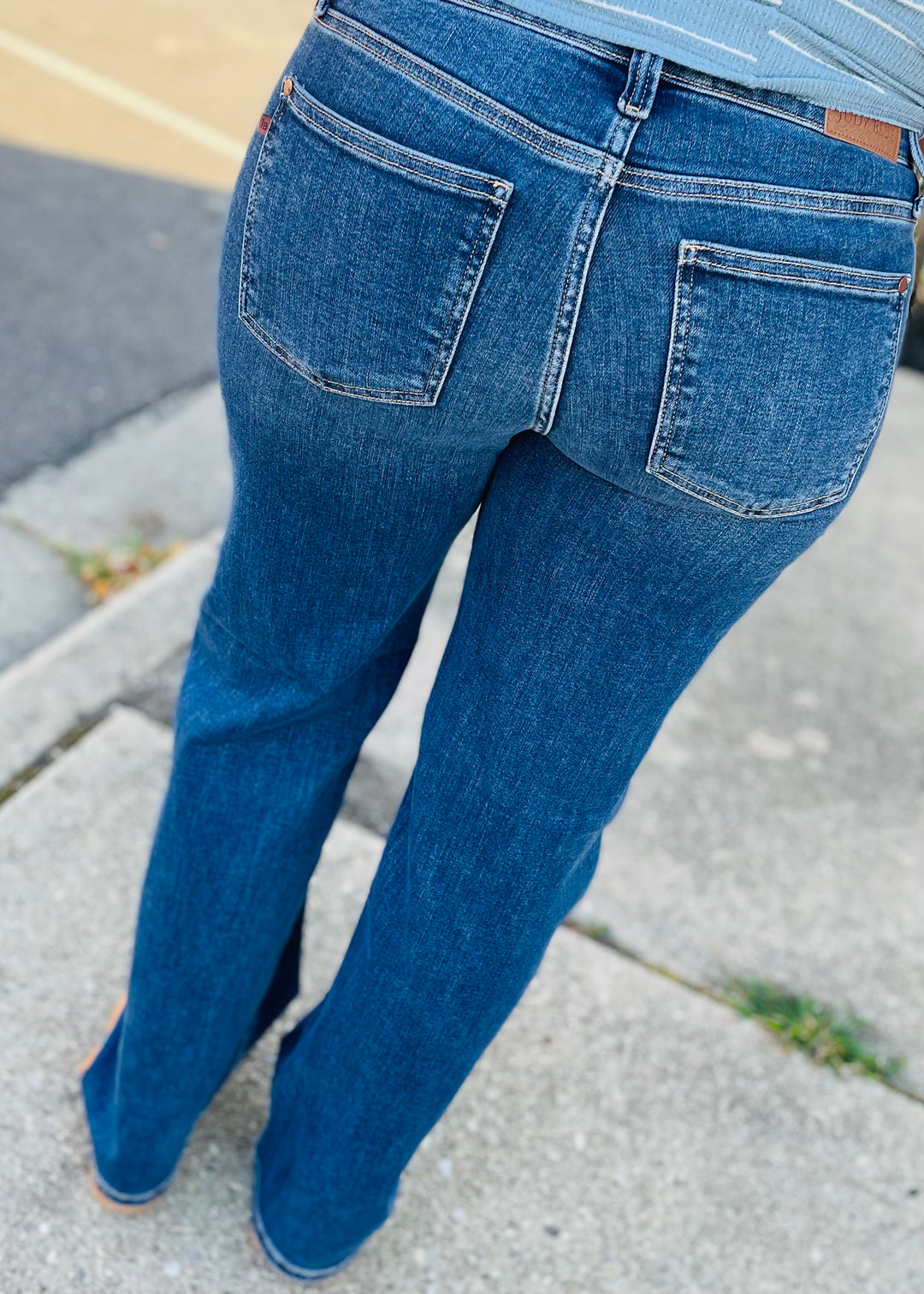 Judy Blue 82680 - Mid Rise 90's Straight Front Patch