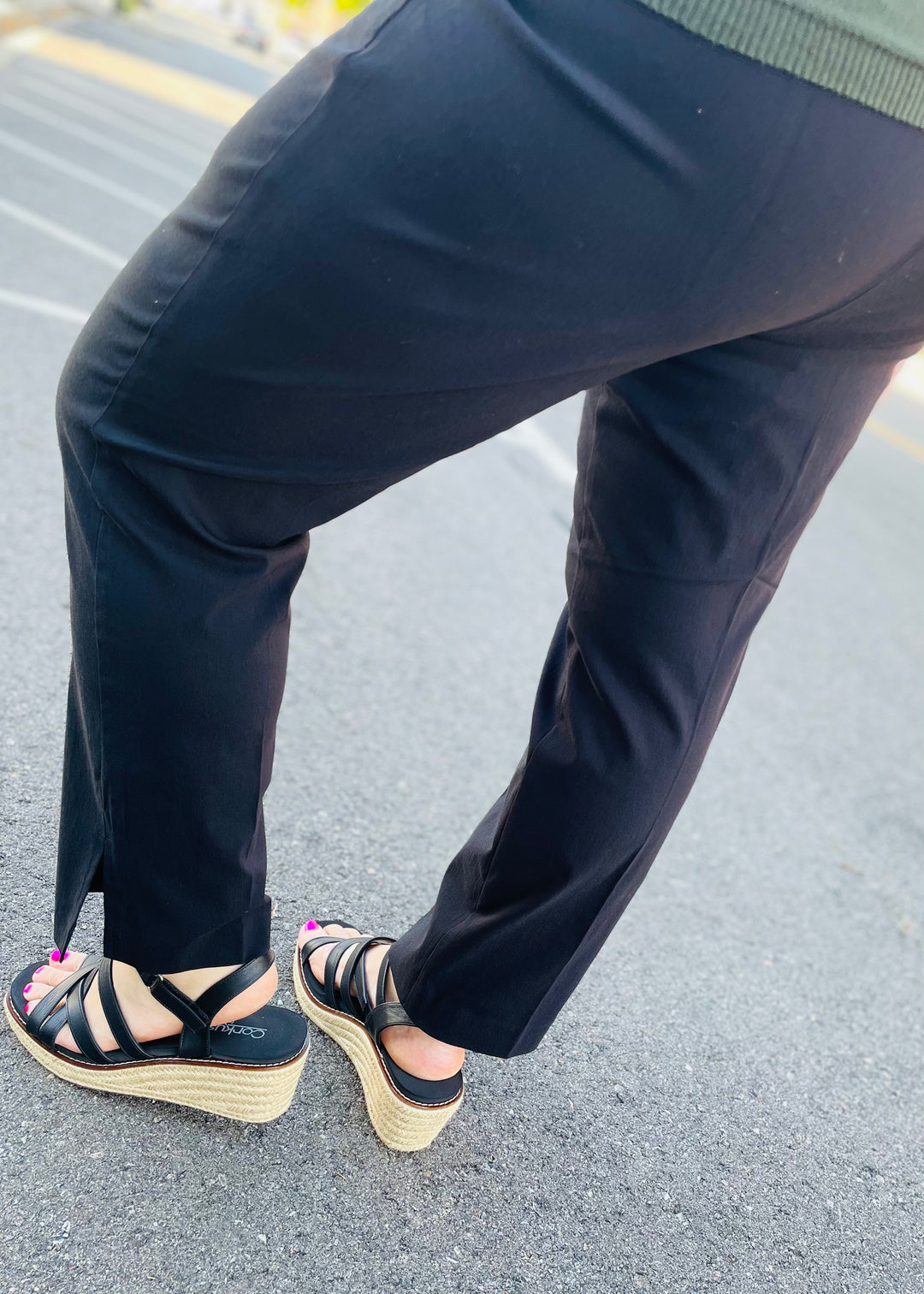 Black - Mid Rise Slim Leg Pant
